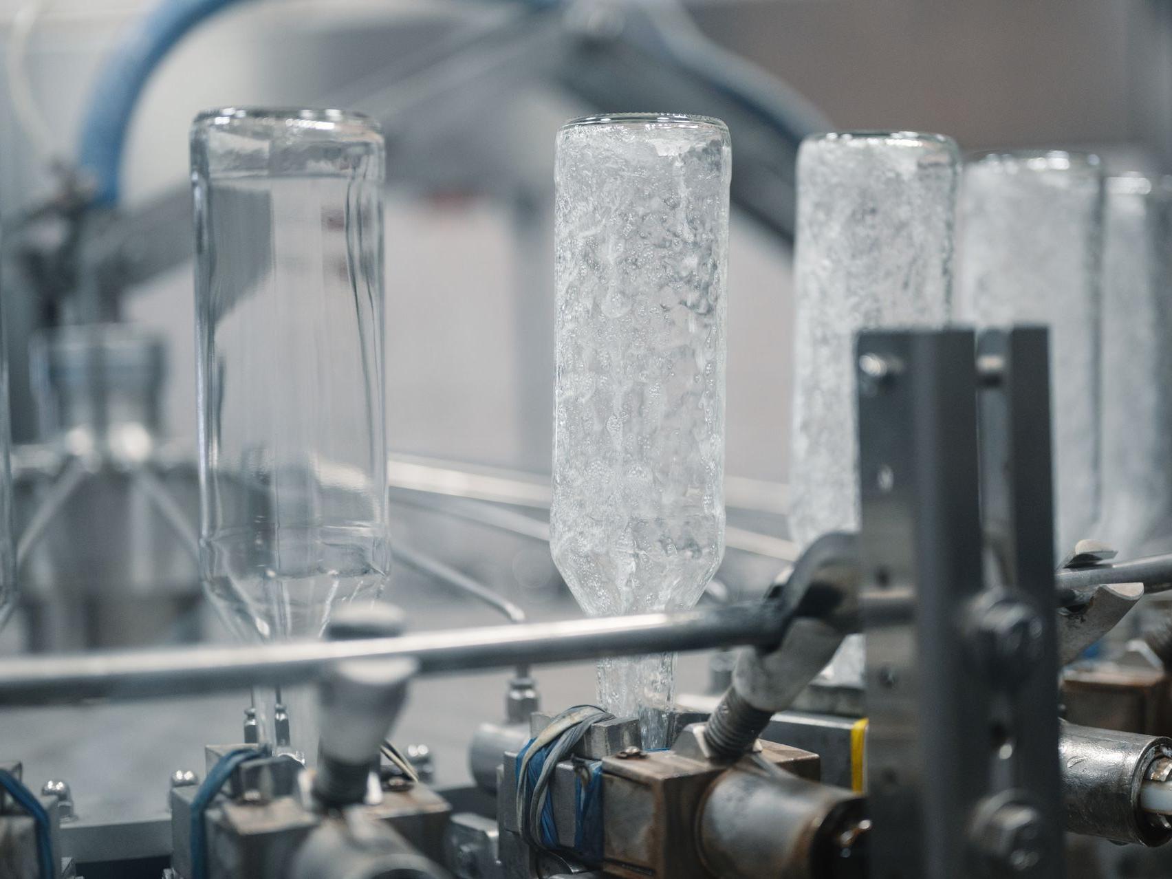 Mikrobiologische Qualität des bei der Produktion und Verarbeitung verwendeten Wassers Mikrobiologie-Kontrolle in der Herstellung von Lebensmitteln und Getränken